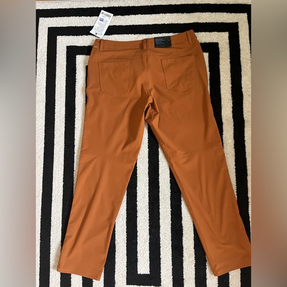Lululemon pants 36/32 EUC - Picture 2 of 3